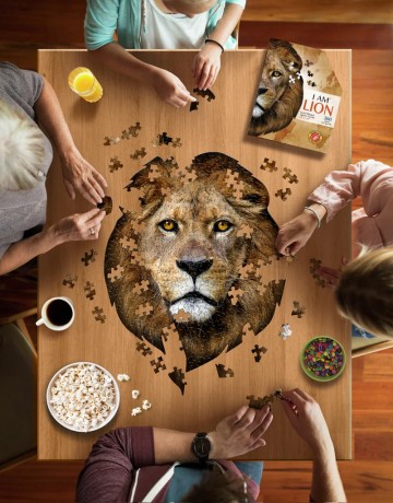 300lionpuzzlelifestyle1024x1024